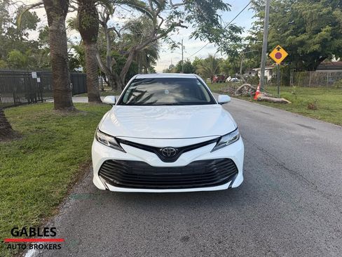 Used 2018 Toyota Camry LE w/ Convenience Package FWD image 9