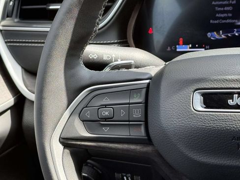 Used 2025 Jeep Grand Cherokee Limited AWD/4WD image 20
