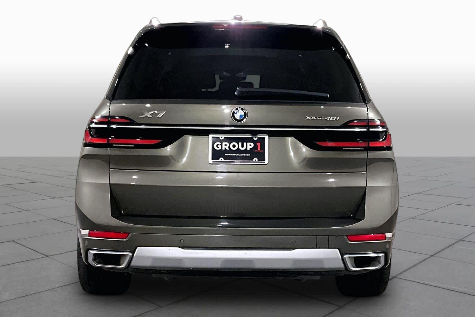 Used 2025 BMW X7 xDrive40i w/ Premium Package AWD/4WD image 4