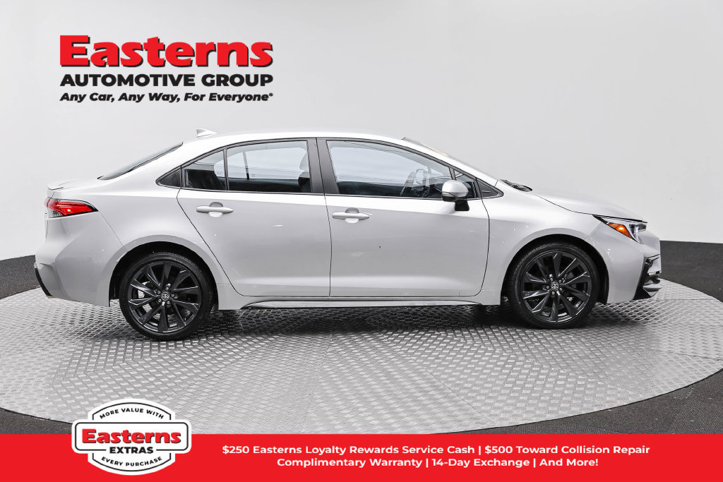 Used 2025 Toyota Corolla SE FWD image 5