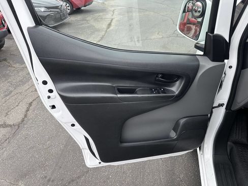Used 2019 Nissan NV200 SV w/ Navigation Package FWD image 14