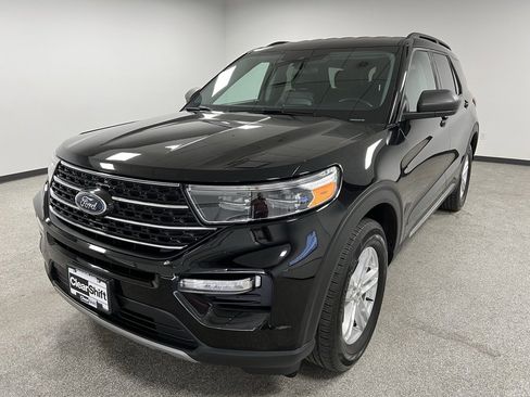 Used 2024 Ford Explorer XLT w/ Equipment Group 202A image 4