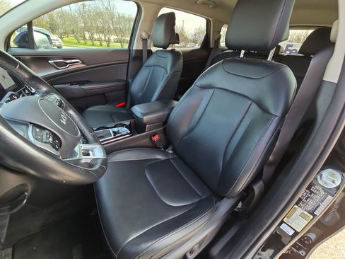 Used 2023 Kia Sportage EX image 11