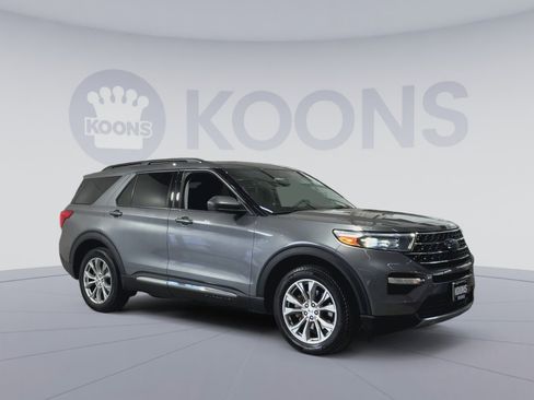 Used 2022 Ford Explorer XLT w/ Equipment Group 202A AWD/4WD image 2