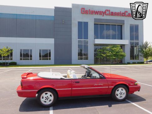 Used 1992 Pontiac Sunbird SE image 3