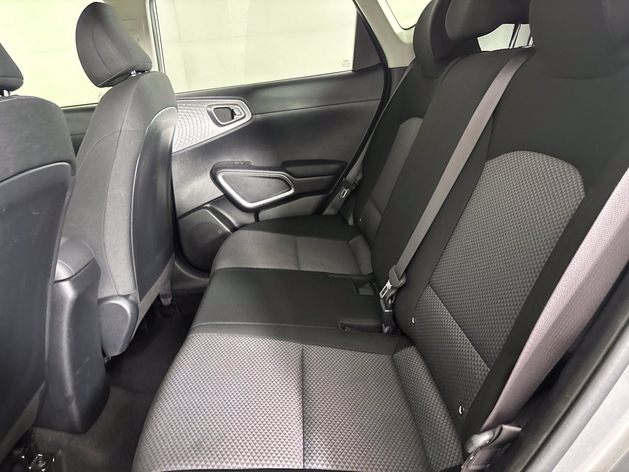 Used 2025 Kia Soul LX w/ LX Technology Package FWD image 23