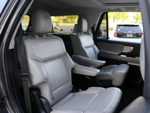 Used 2025 Ford Expedition Active AWD/4WD image 14