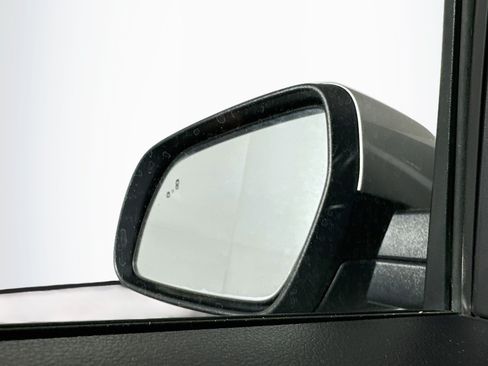 Used 2025 Hyundai Venue SEL FWD image 16