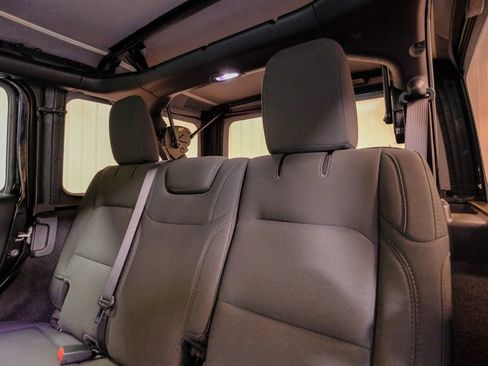 Used 2020 Jeep Wrangler Unlimited Sport S image 31