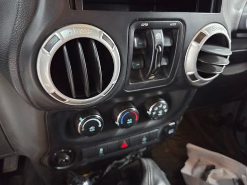 Used 2014 Jeep Wrangler Unlimited Rubicon w/ Max Tow Package AWD/4WD image 20