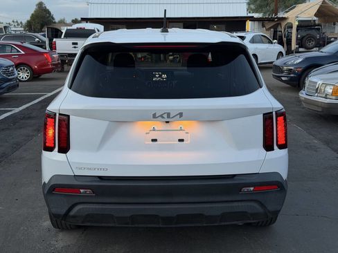 Used 2023 Kia Sorento LX image 8