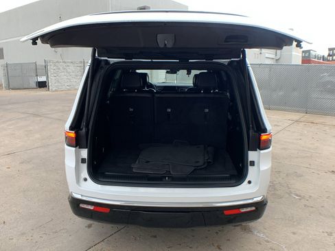 Used 2025 Jeep Wagoneer 4WD image 26