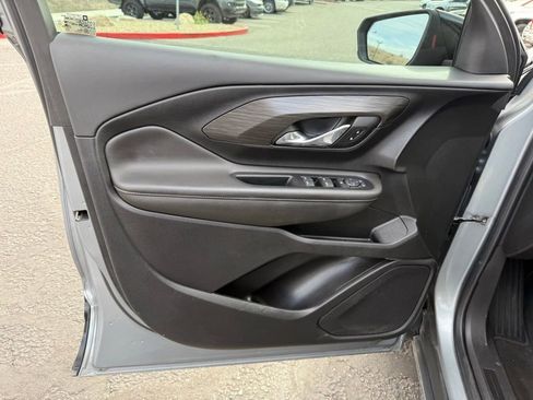 Used 2023 GMC Terrain SLE w/ Driver Convenience Package image 22