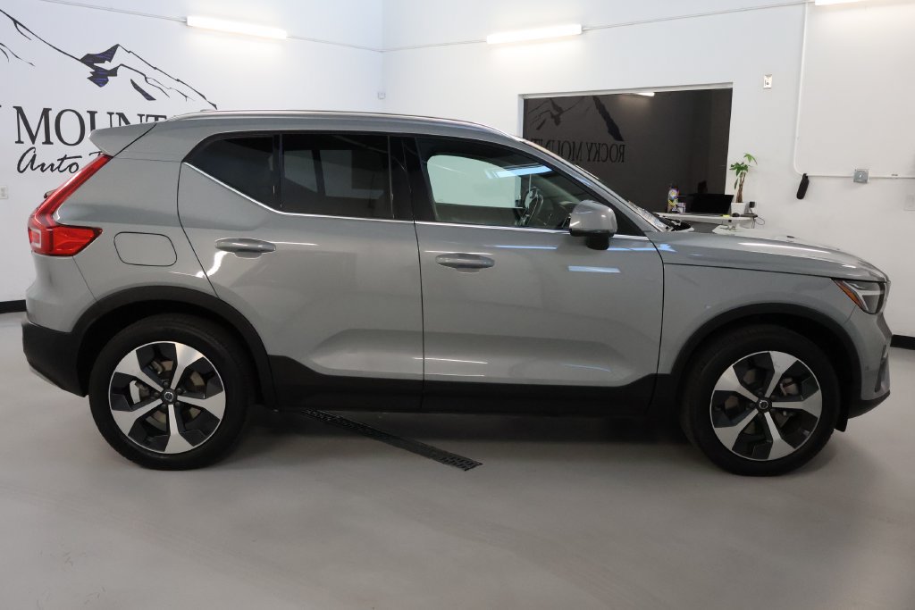 Used 2024 Volvo XC40 B5 Plus AWD/4WD image 8