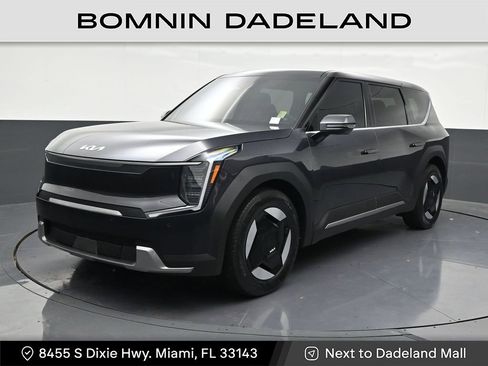 Used 2026 Kia EV9 Light RWD image 1