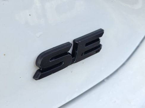 Used 2025 Toyota Camry SE image 7