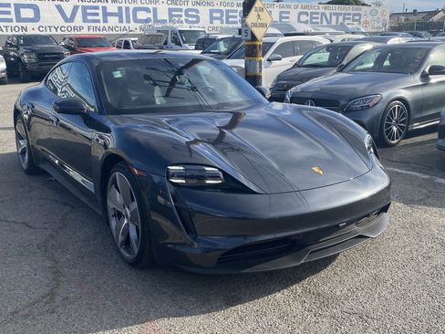 Used 2021 Porsche Taycan image 7