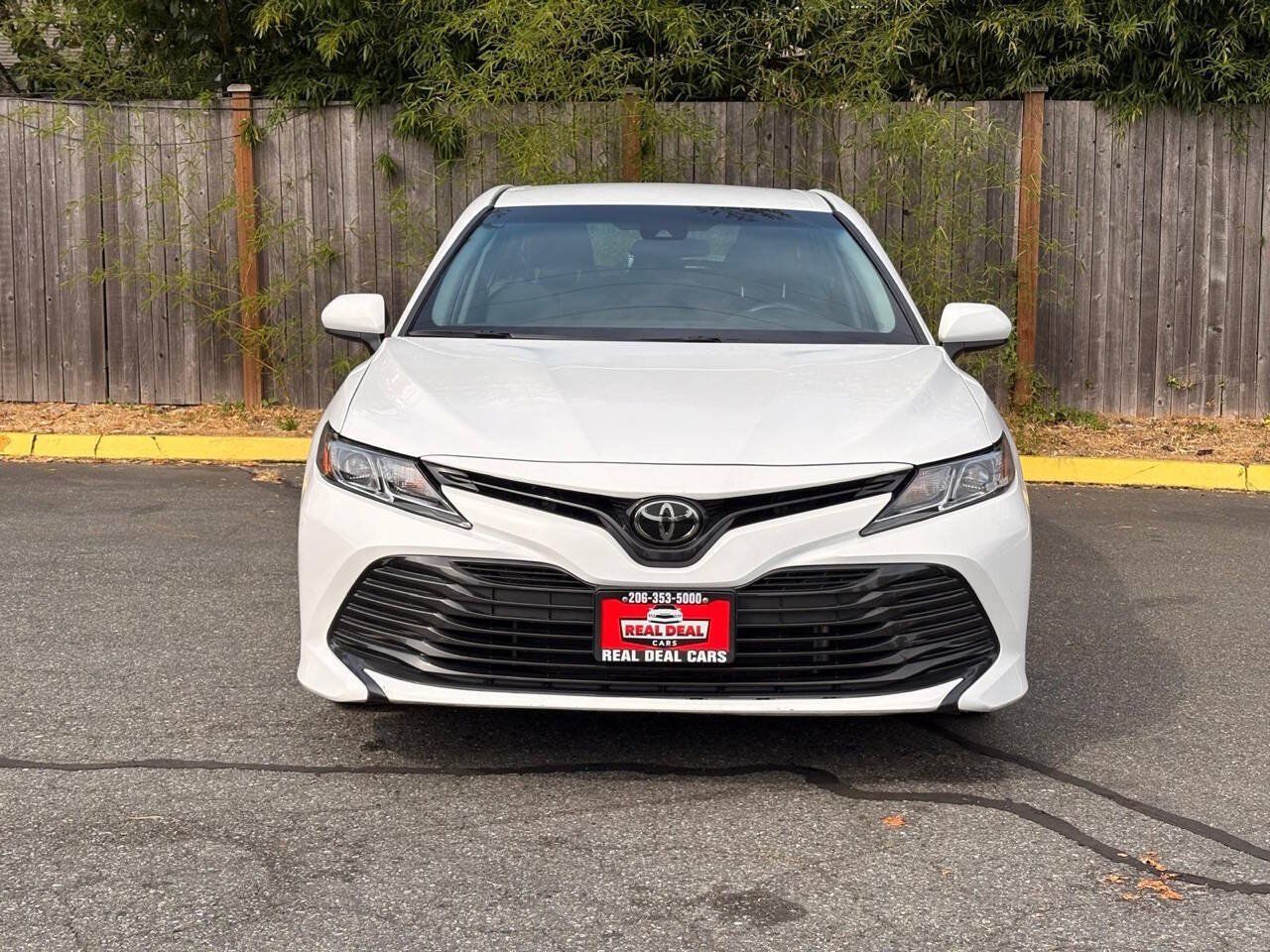 Used 2018 Toyota Camry LE FWD image 6