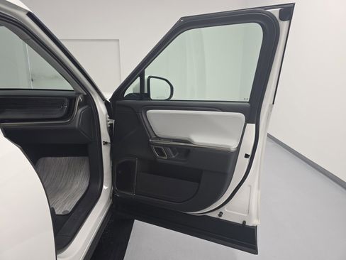 Used 2023 Rivian R1T Adventure AWD/4WD image 18