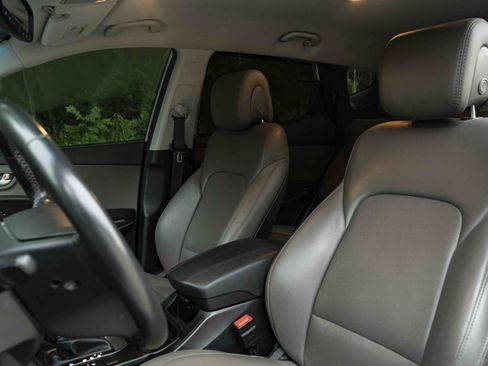 Used 2017 Hyundai Santa Fe Sport FWD image 17
