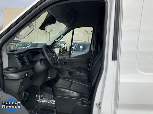 Used 2022 Ford E-Transit Medium Roof image 15