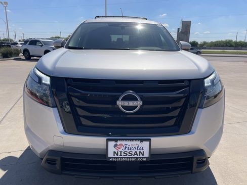 Certified 2025 Nissan Pathfinder SV w/ Black Appearance Package image 7