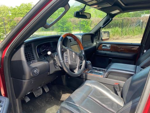 Used 2015 Lincoln Navigator 2WD image 9