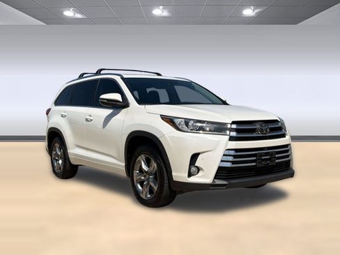Used 2018 Toyota Highlander Limited Platinum FWD image 7