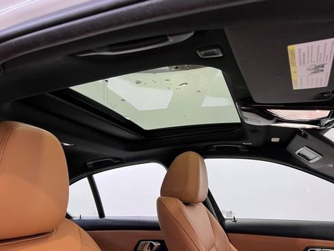 Used 2023 BMW 330i xDrive 330i xDrive w/ Premium Package image 17