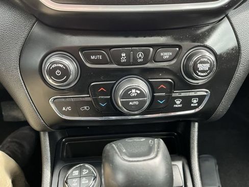 Used 2021 Jeep Cherokee Trailhawk w/ Sun, Sound & Nav Group AWD/4WD image 18