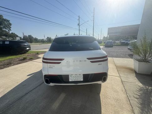 Used 2024 Genesis GV70 2.5T AWD/4WD image 6
