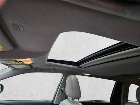 Used 2019 Toyota Highlander XLE image 16