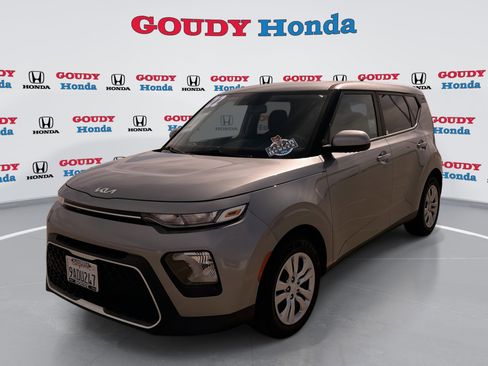 Used 2022 Kia Soul LX image 1