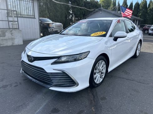 Used 2022 Toyota Camry LE FWD image 3