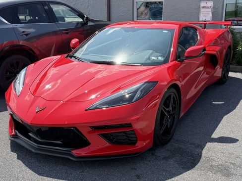 Used 2022 Chevrolet Corvette Stingray Coupe w/ Z51 Performance Package RWD image 1
