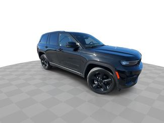 Used 2023 Jeep Grand Cherokee Altitude video 2