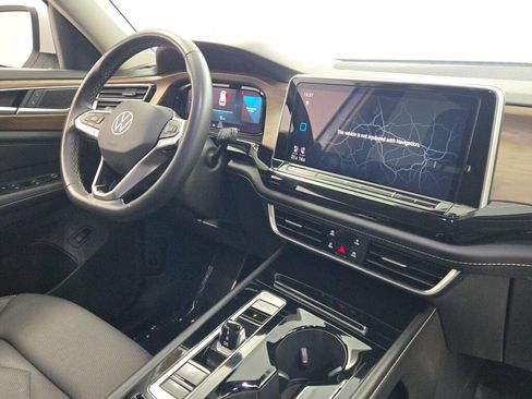 Used 2024 Volkswagen Atlas SE image 9
