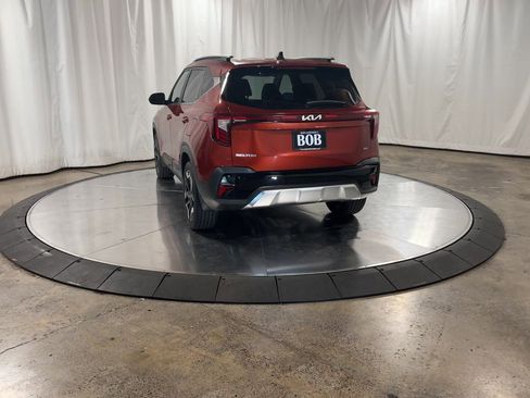 Certified 2025 Kia Seltos SX w/ SX Sunroof Package image 8
