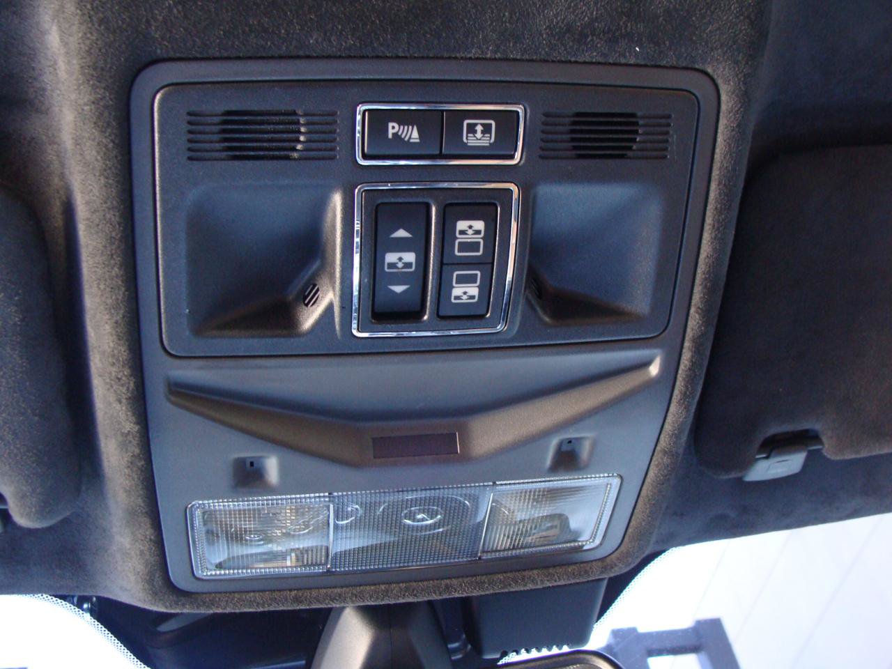 Used 2014 Jaguar XJ R RWD image 37