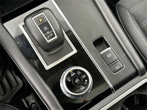 Used 2024 Mitsubishi Outlander SE image 16