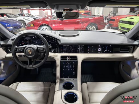 Used 2021 Porsche Taycan image 11