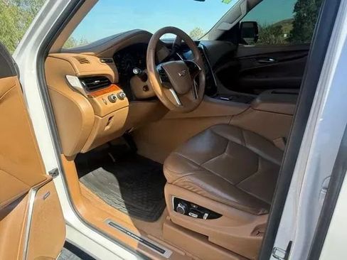 Used 2016 Cadillac Escalade Platinum AWD/4WD image 9