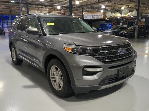 Used 2022 Ford Explorer XLT w/ Equipment Group 202A AWD/4WD image 5