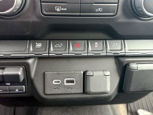 Used 2022 Chevrolet Silverado 2500 Custom w/ Custom Convenience Package image 31