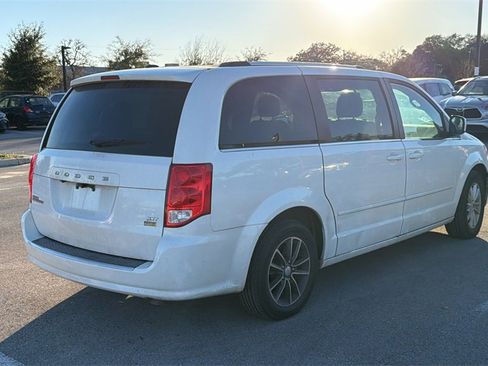 Used 2017 Dodge Grand Caravan SXT image 7