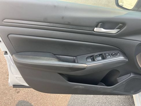 Used 2025 Nissan Altima 2.5 SV FWD image 18