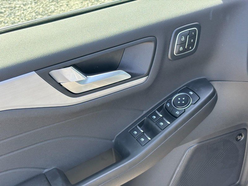 Used 2023 Ford Escape Platinum w/ Premium Technology Package AWD/4WD image 18