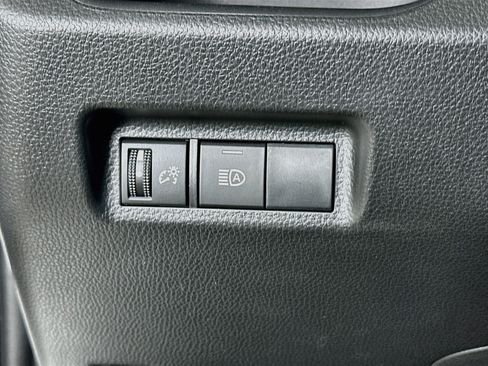 Used 2025 Toyota RAV4 XLE AWD/4WD image 17