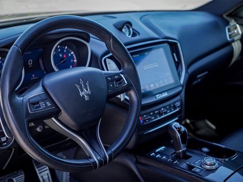 Used 2018 Maserati Ghibli S GranSport image 8