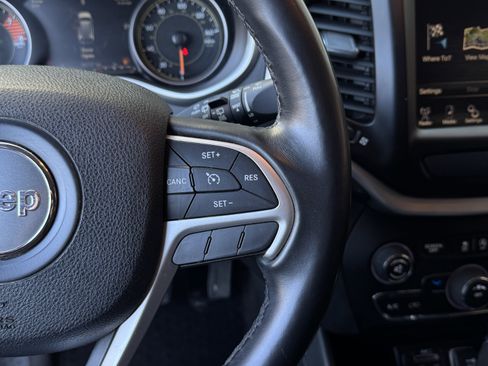 Used 2016 Jeep Cherokee Trailhawk image 20